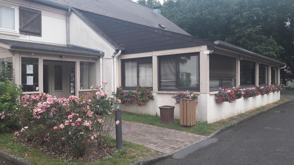 Kyriad Rennes Nord Hotel Exterior foto