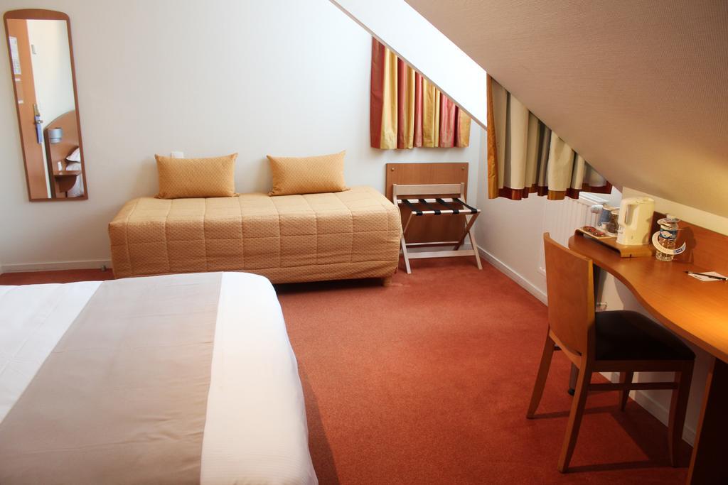 Kyriad Rennes Nord Hotel Exterior foto